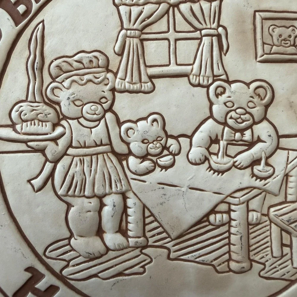 Vintage 1988 Lyn Ullrich Bread Warmer Trivet Teddy Bear Family  Ceramic Country